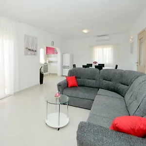 Mira Apartament