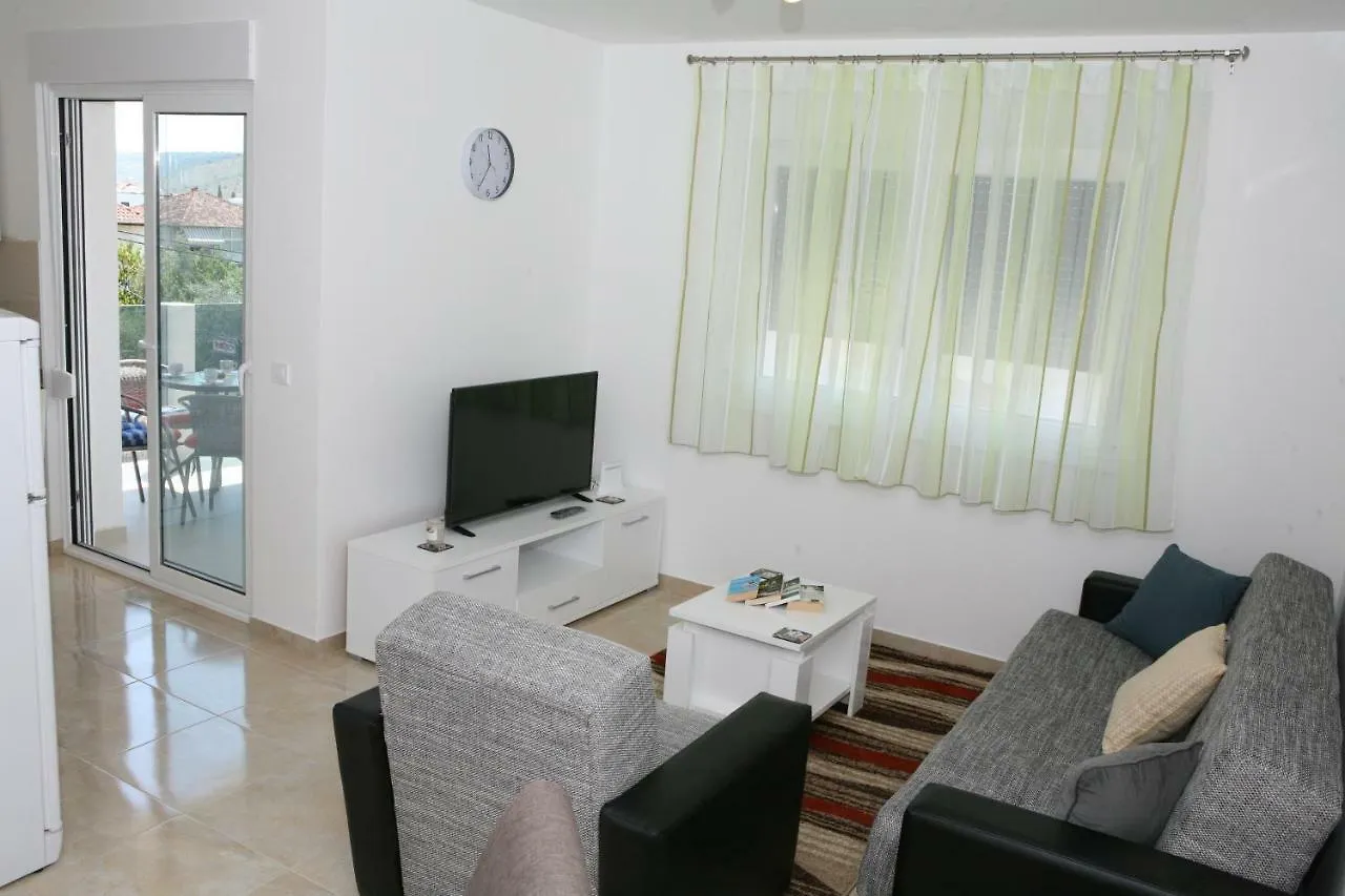 Apartment Jessica Traù 0*,